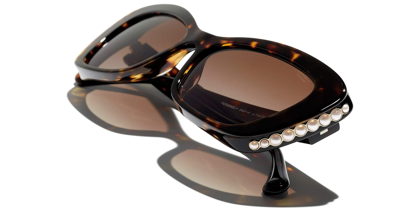 משקפי שמש של שאנל בצבע צב-חום כהה | CHANEL Cat Eye Sunglasses CH5481H Dark Tortoise-Brown